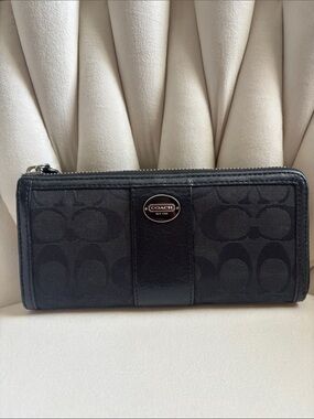 Coach Vintage Signature Black Zip Around Wallet